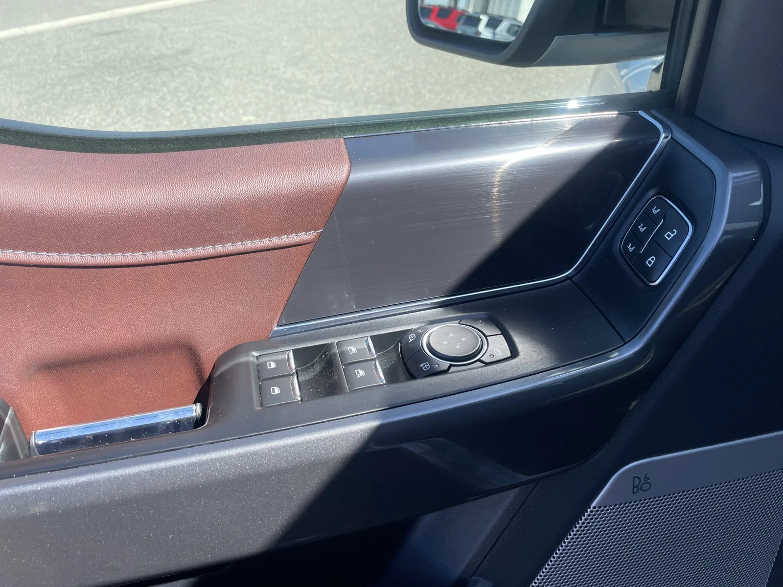 Used 2022 Iconic Silver Metallic Ford LARIAT image 17