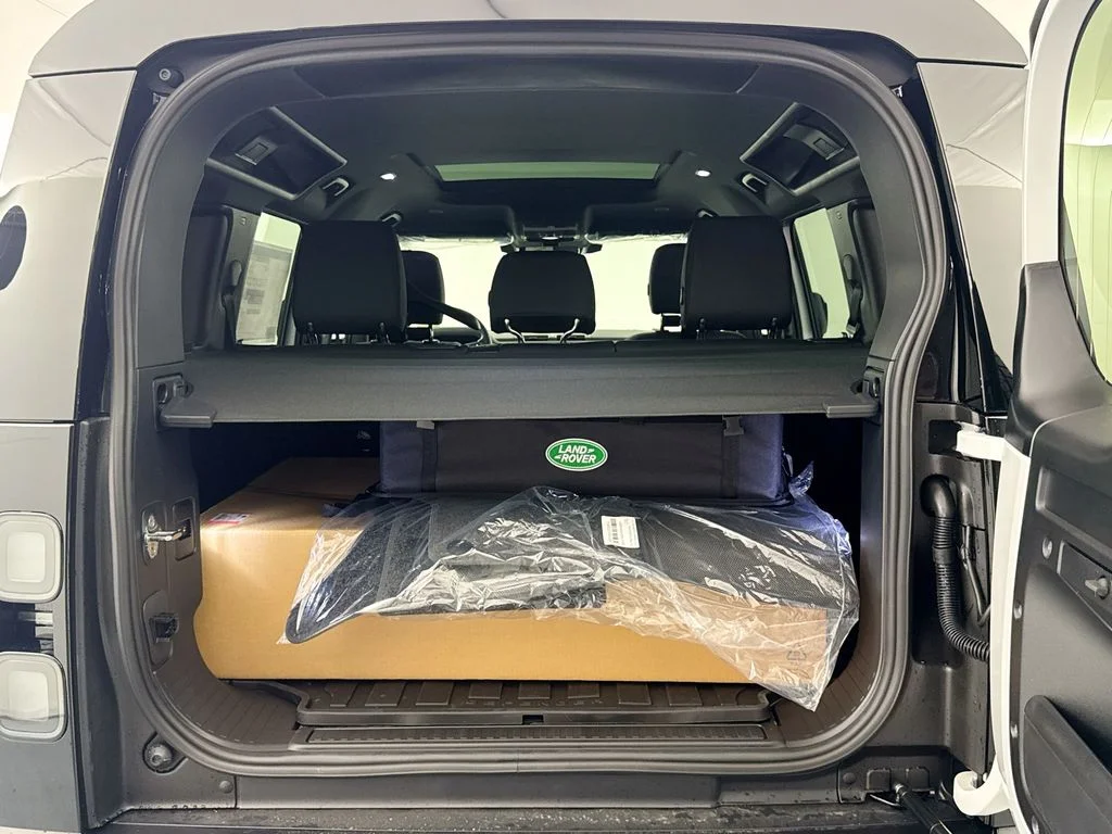 New 2026 Fuji White Land Rover X-Dynamic SE image 27