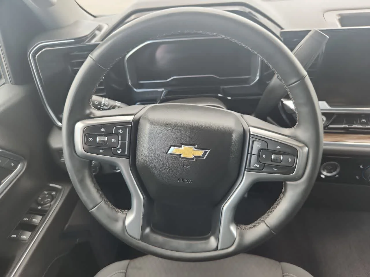 Used 2023 Dark Ash Metallic Chevrolet LT (2FL) image 18