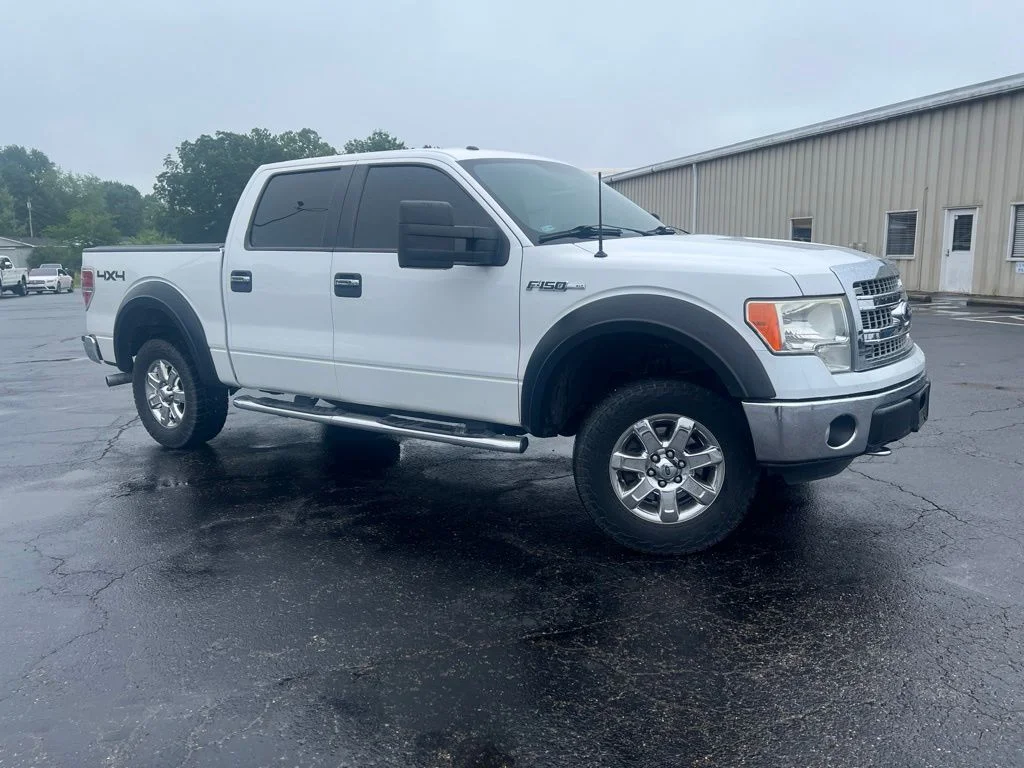 Used 2013 White Platinum Tri-Coat Metallic Ford XLT image 2