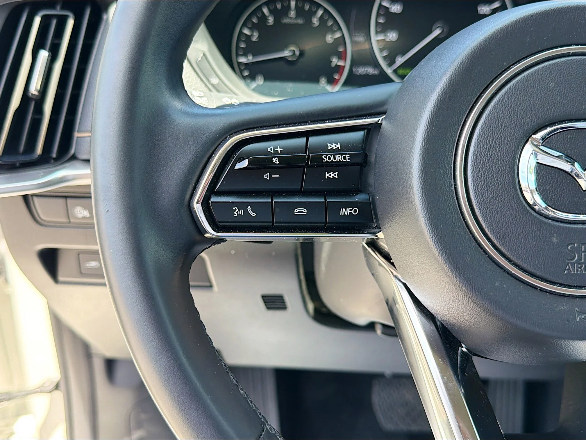 Used 2025 Rhodium White Premium Mazda 3.3 Turbo Preferred Package image 37