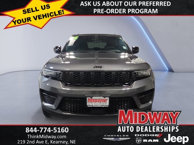 Used 2025 Gray Jeep Altitude X image 8