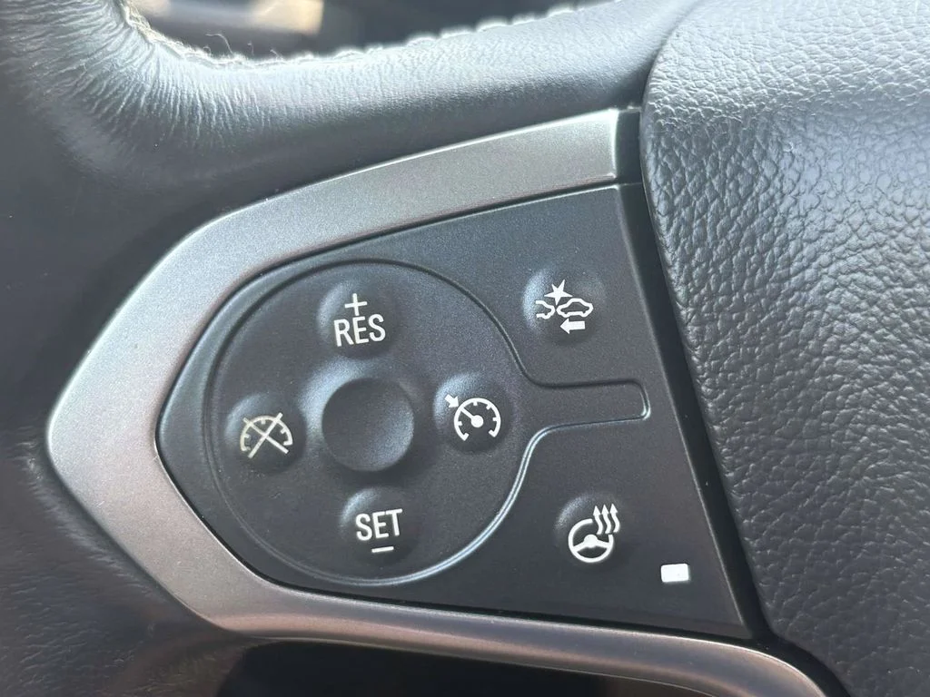 Used 2018 Silver Chevrolet LT image 30