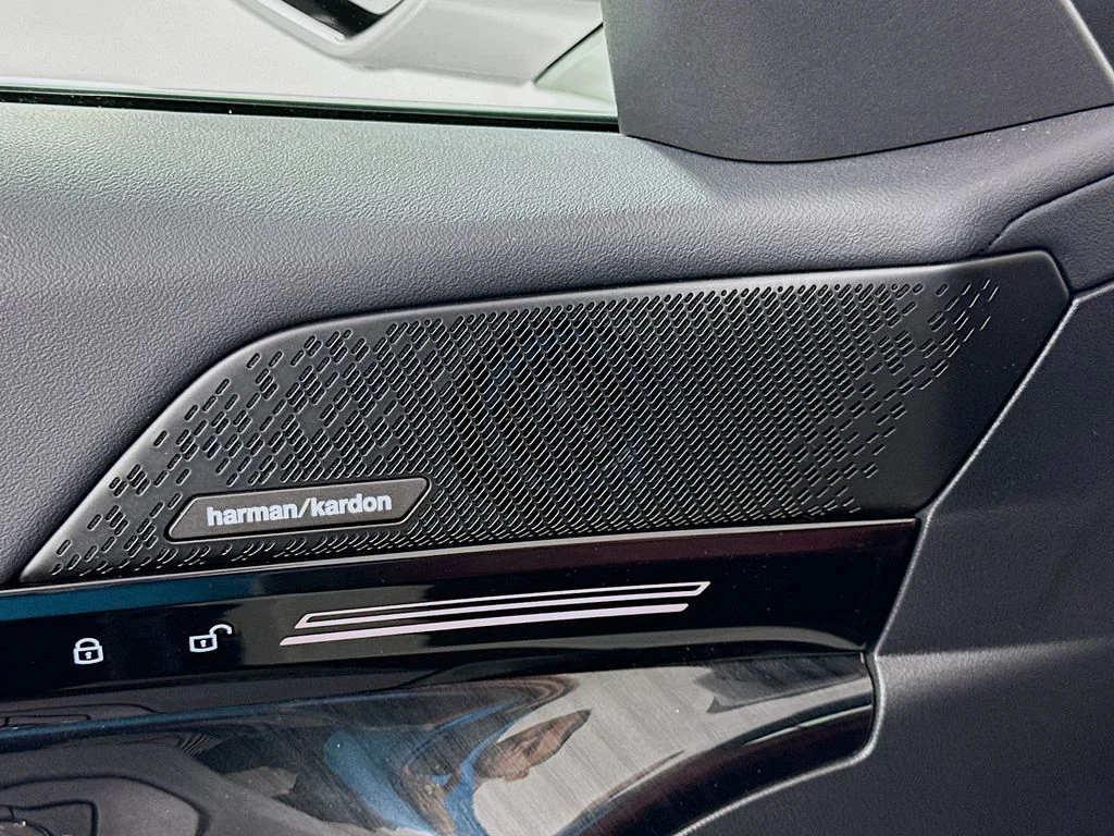 2025 BMW 5 Series 530i - Photo 19