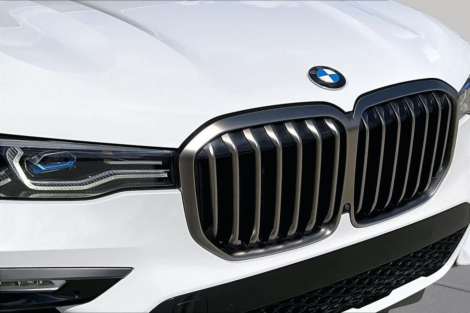 Used 2022 Alpine White BMW M50i image 28