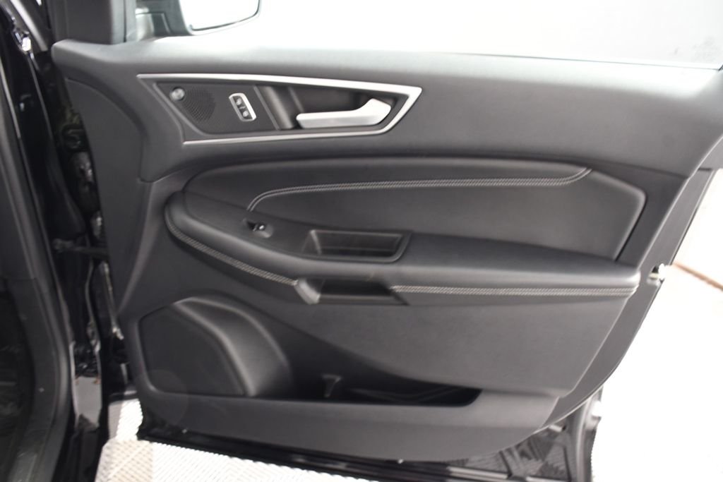 Used 2022 Agate Black Metallic Ford Titanium image 18