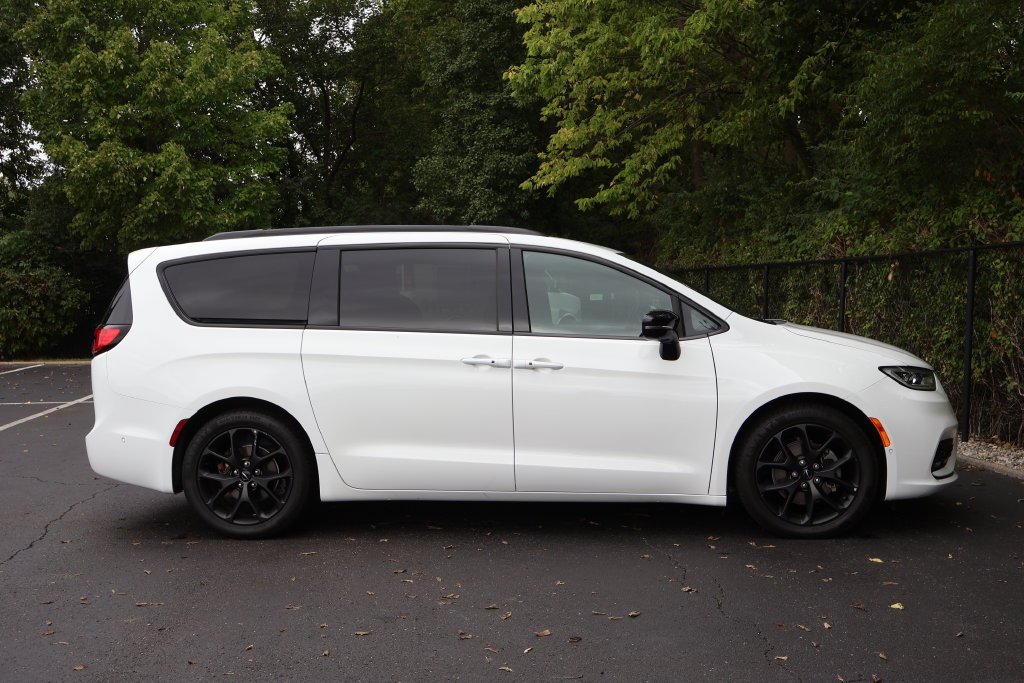 2024 Chrysler Pacifica Limited - Photo 11