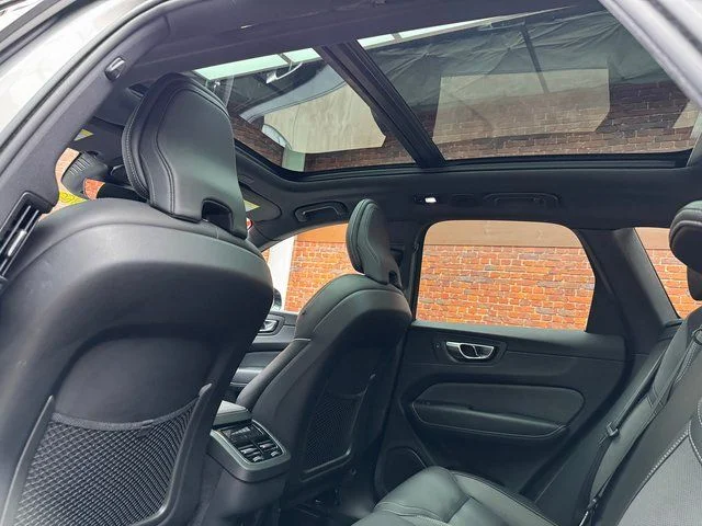 2022 Volvo XC60 R-Design - Photo 24