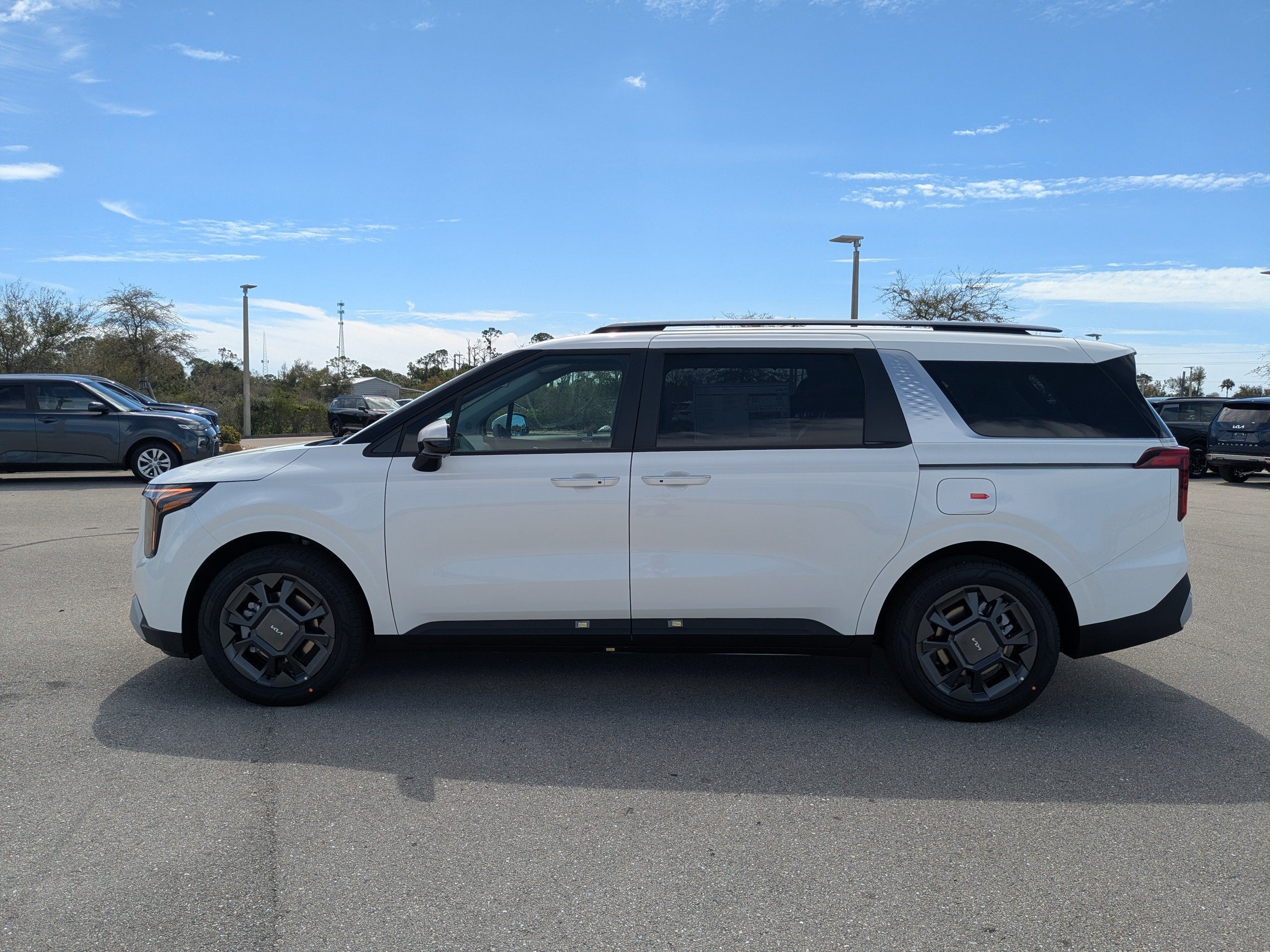 New 2026 Snow White Pearl Kia EX image 8