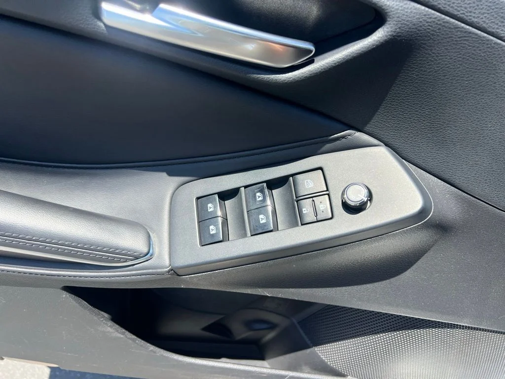 Used 2020 Silver Toyota XLE Plus image 22