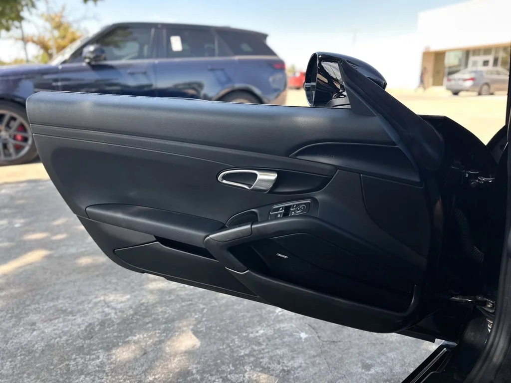 Used 2017  Porsche Base image 19