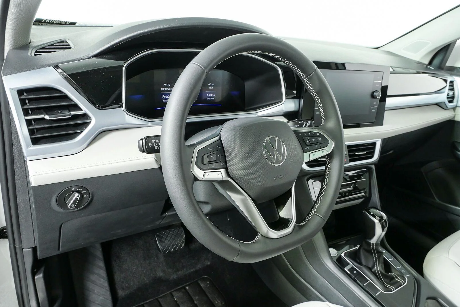 New 2026 Pure White Volkswagen SE image 4