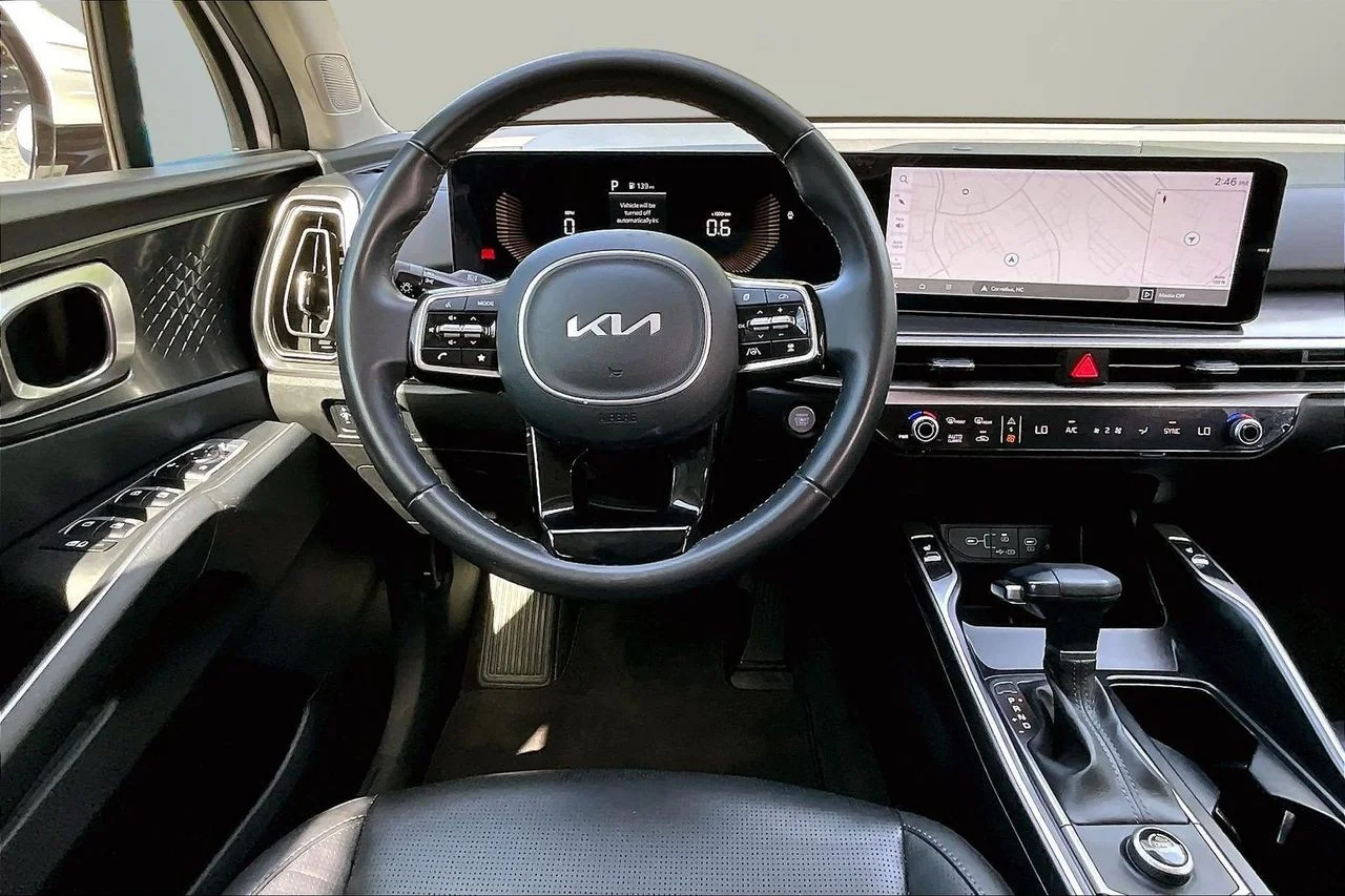 Used 2025 White Kia S image 10