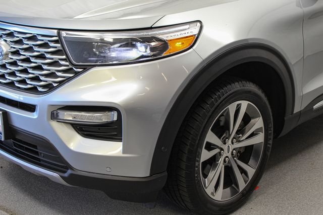 Used 2020 Silver Metallic Ford Platinum image 4