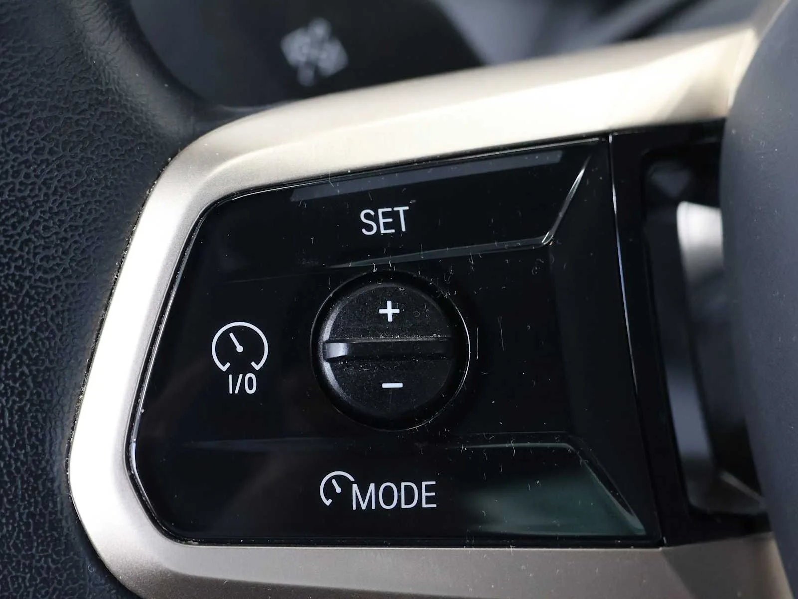 Used 2024 Mineral White Metallic BMW xDrive50 image 19