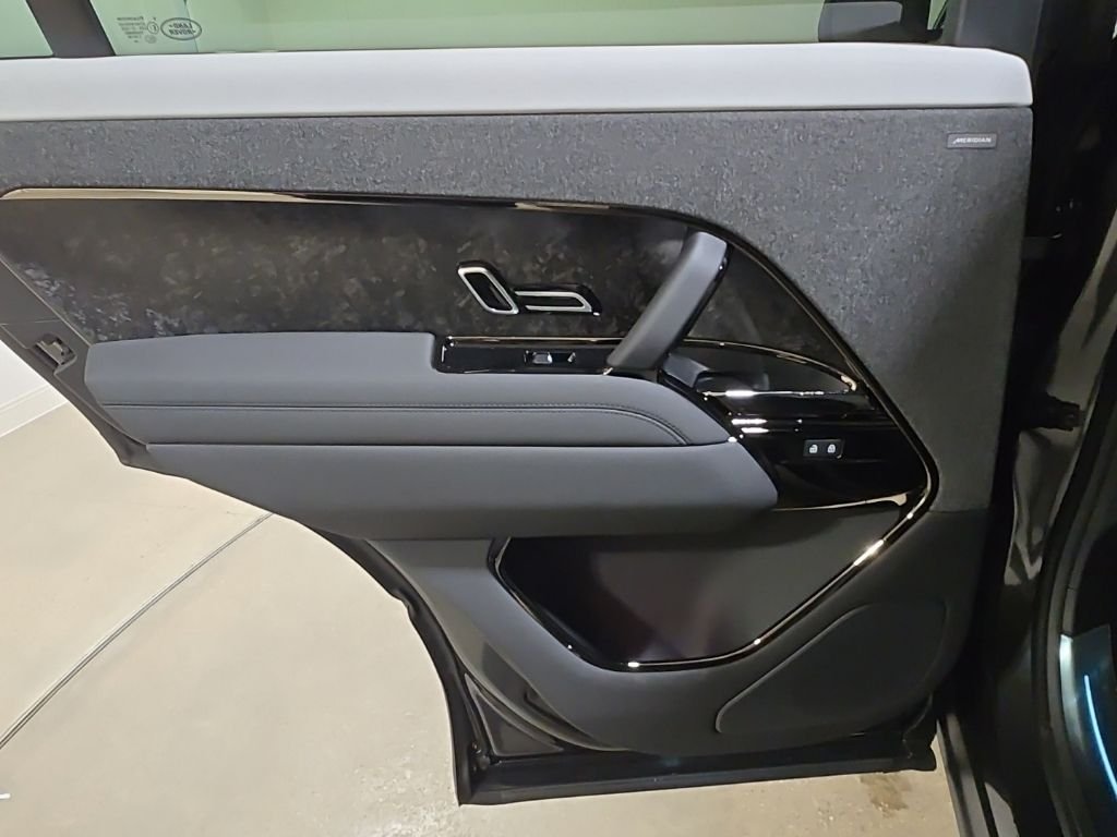 New 2026 Carpathian Grey Land Rover Dynamic SE image 23