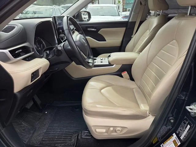 Certified Used 2023  Toyota XLE image 3