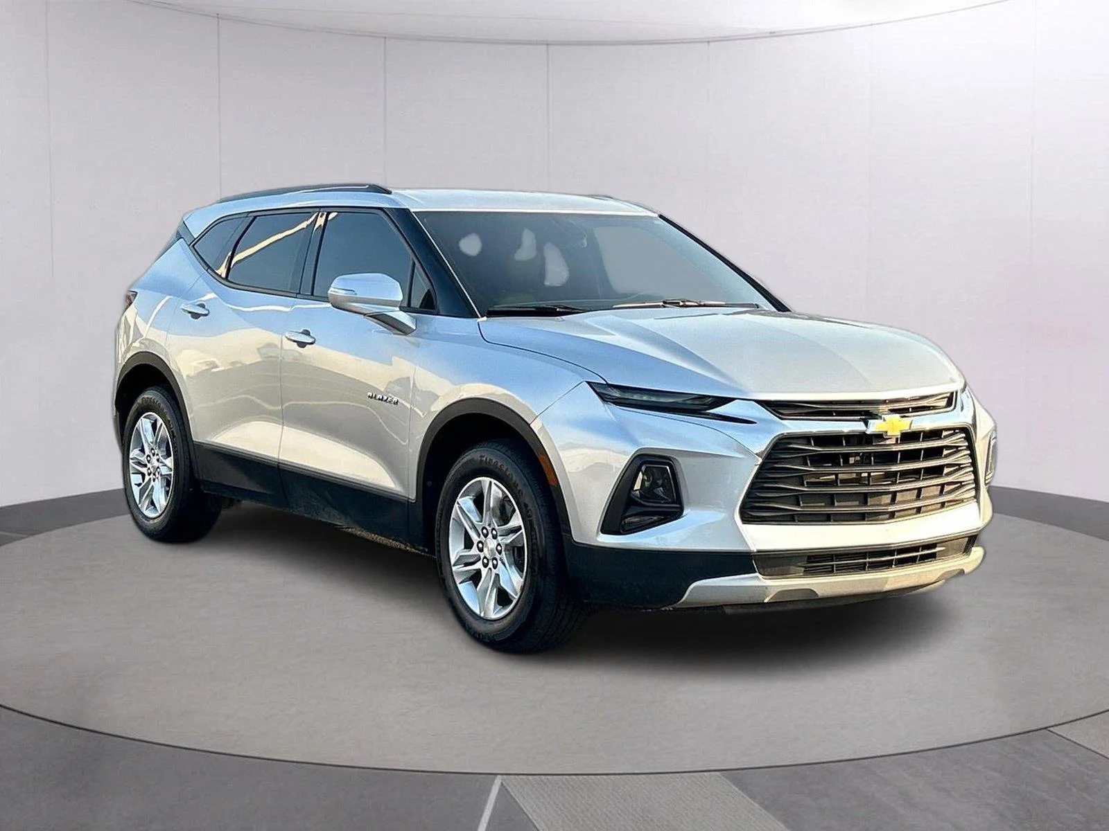 Used 2021 SILVER ICE METALLIC Chevrolet LT image 9