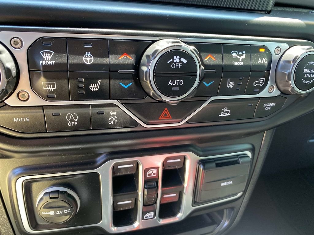 Used 2023 White Jeep Willys image 18