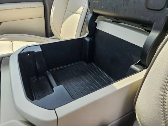 Used 2023 White Frost Tricoat GMC Denali image 27