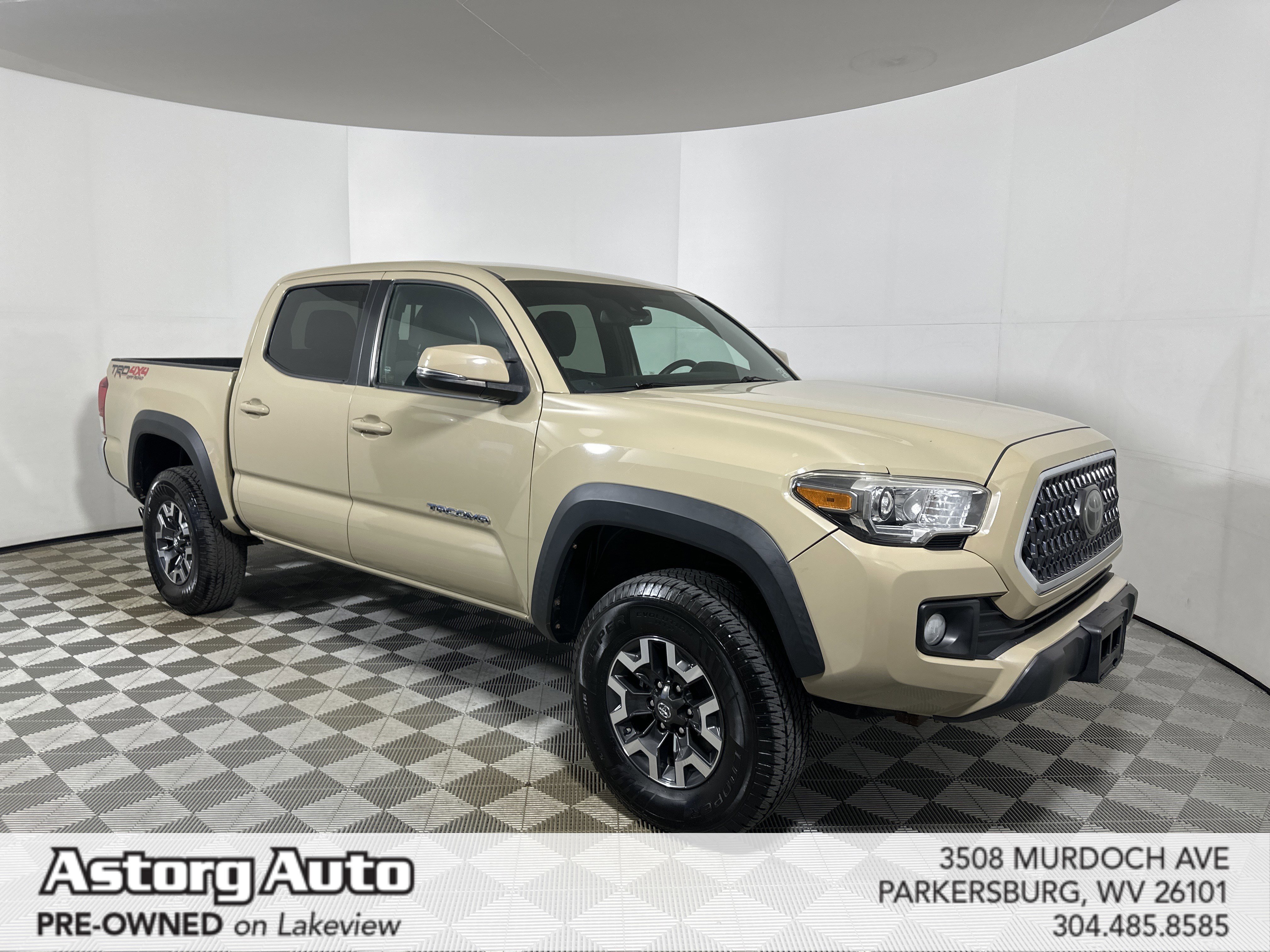 Used 2018  Toyota  image 1