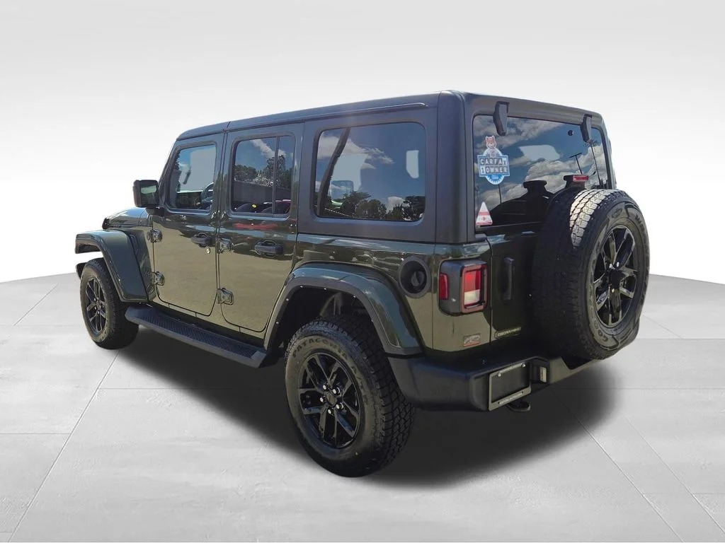 Used 2023 Green Jeep Sport S image 5