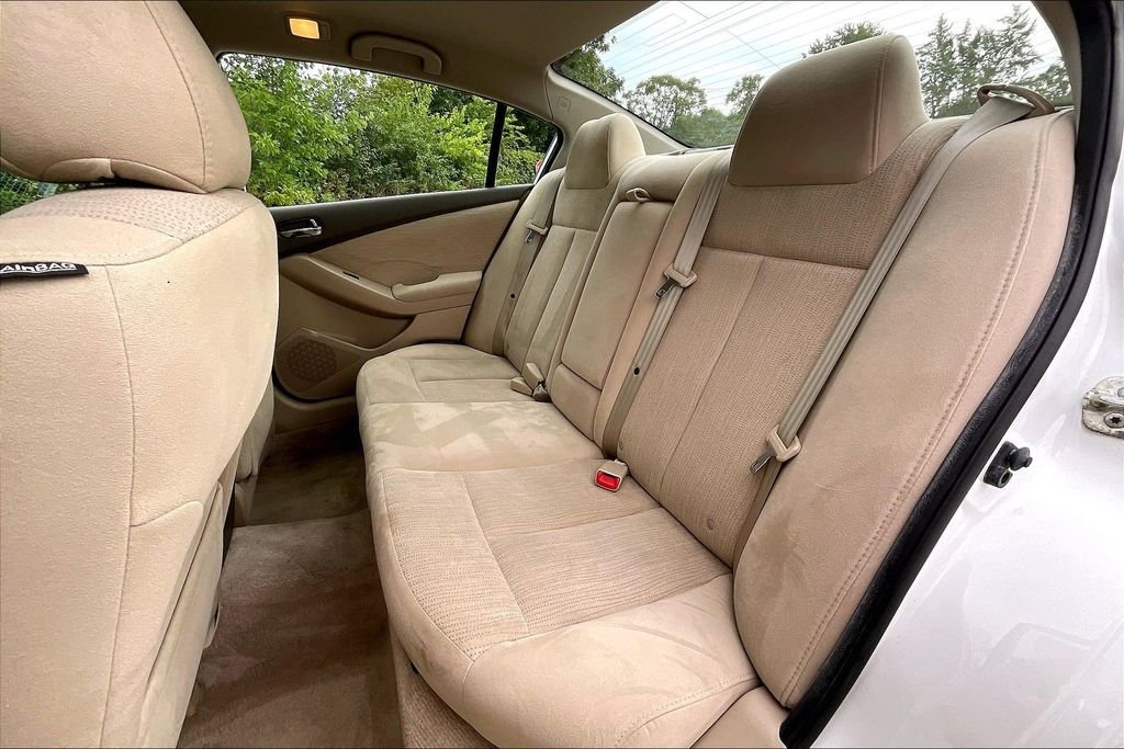 Used 2012 White Nissan 2.5 S image 23