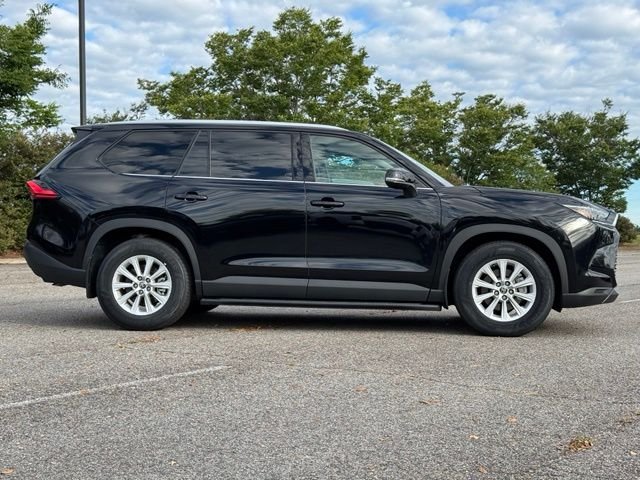 Used 2024  Toyota XLE image 8