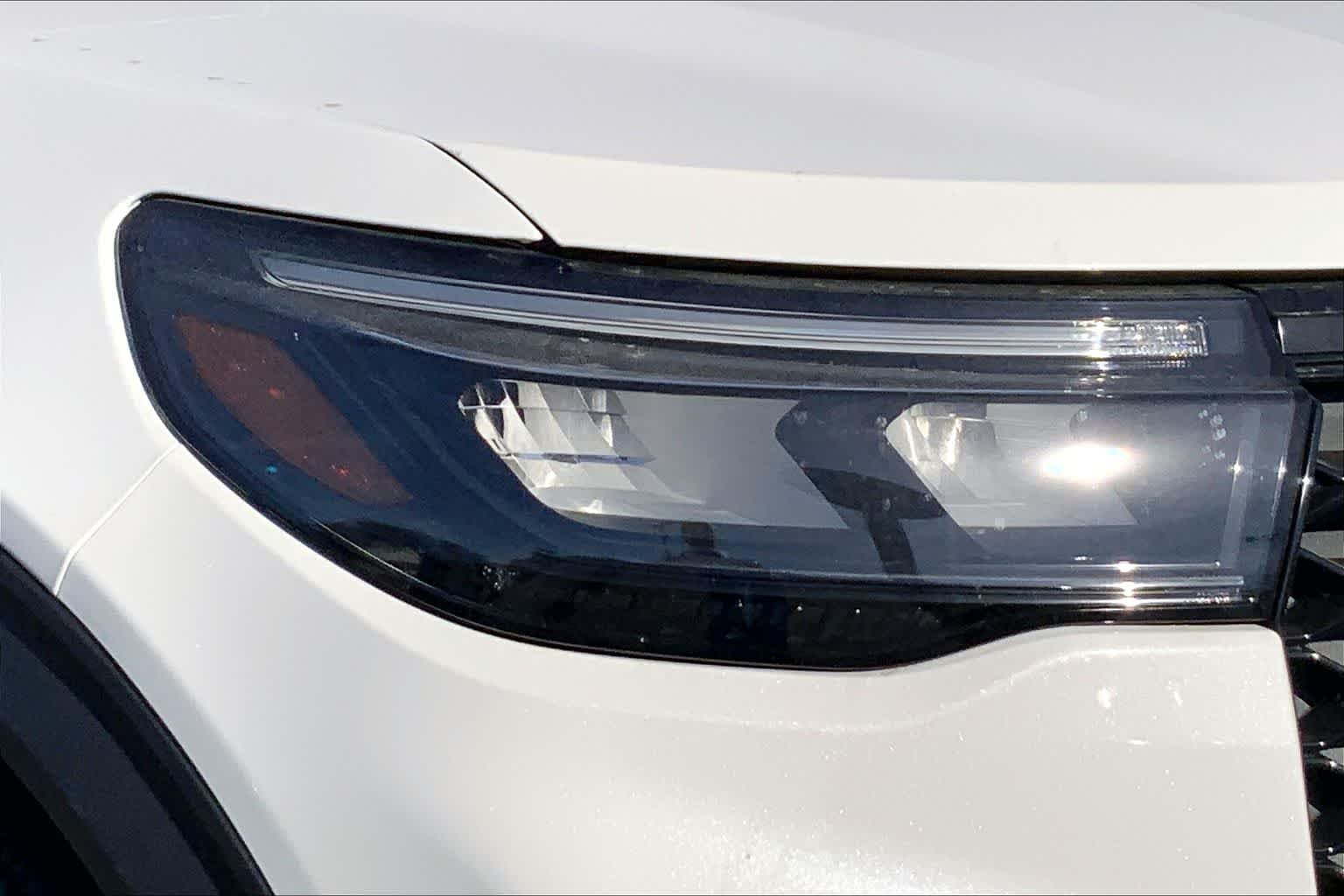 New 2026 Star White Metallic Tri-Coat Ford ST-Line image 10