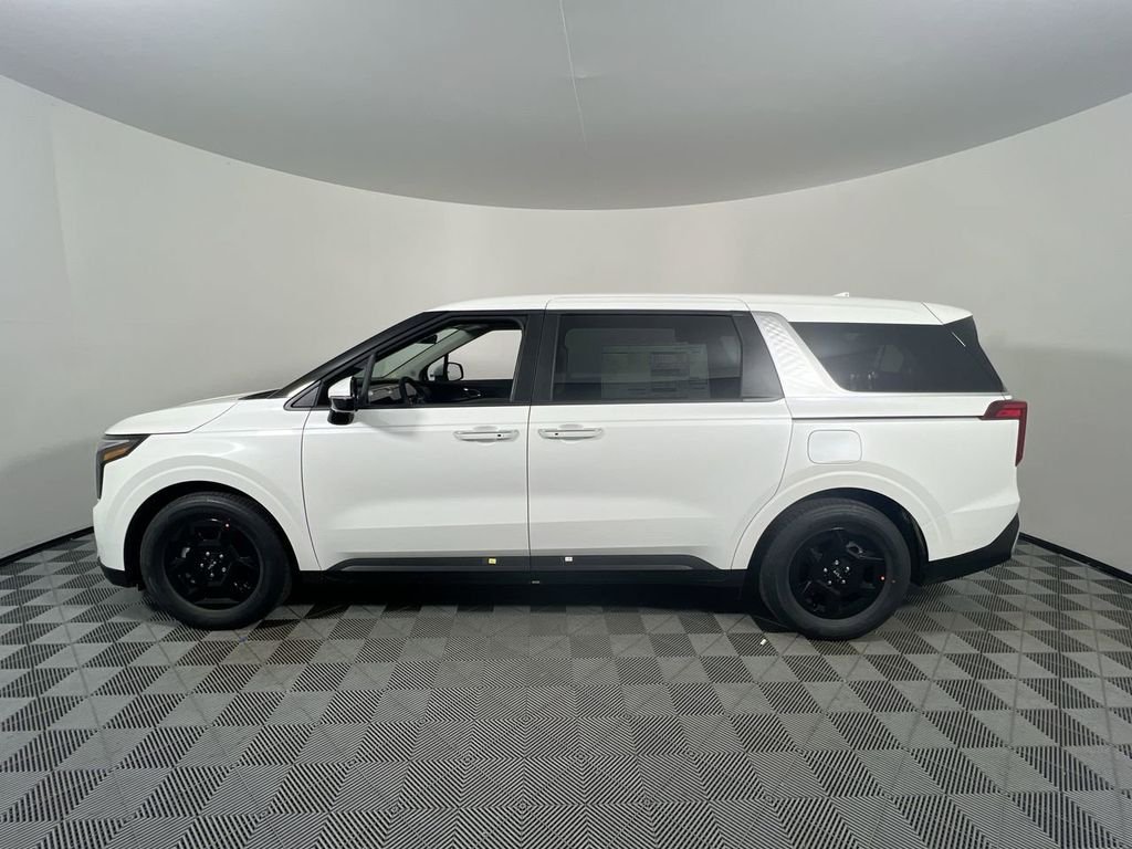 New 2026 Snow White Pearl Kia LXS image 7