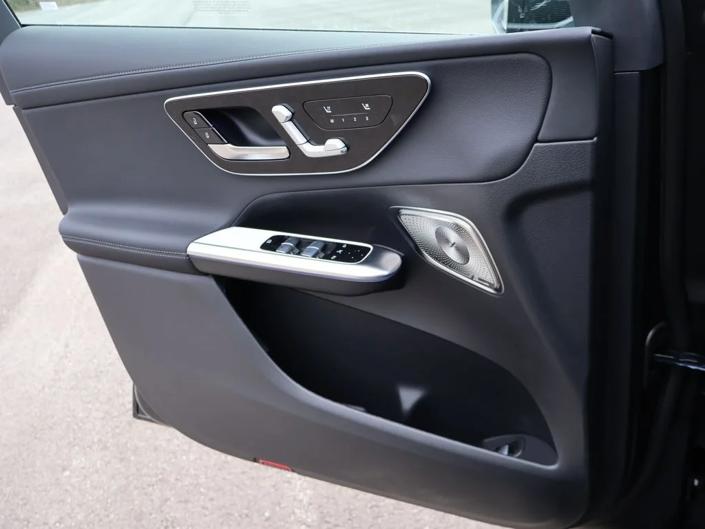 New 2026 MANUFAKTUR Graphite Gray Magno Mercedes-Benz GLC 300 image 38