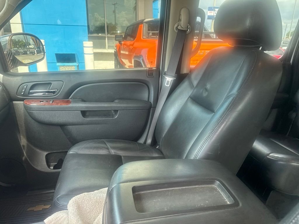 Used 2014 Silver Chevrolet LTZ image 19