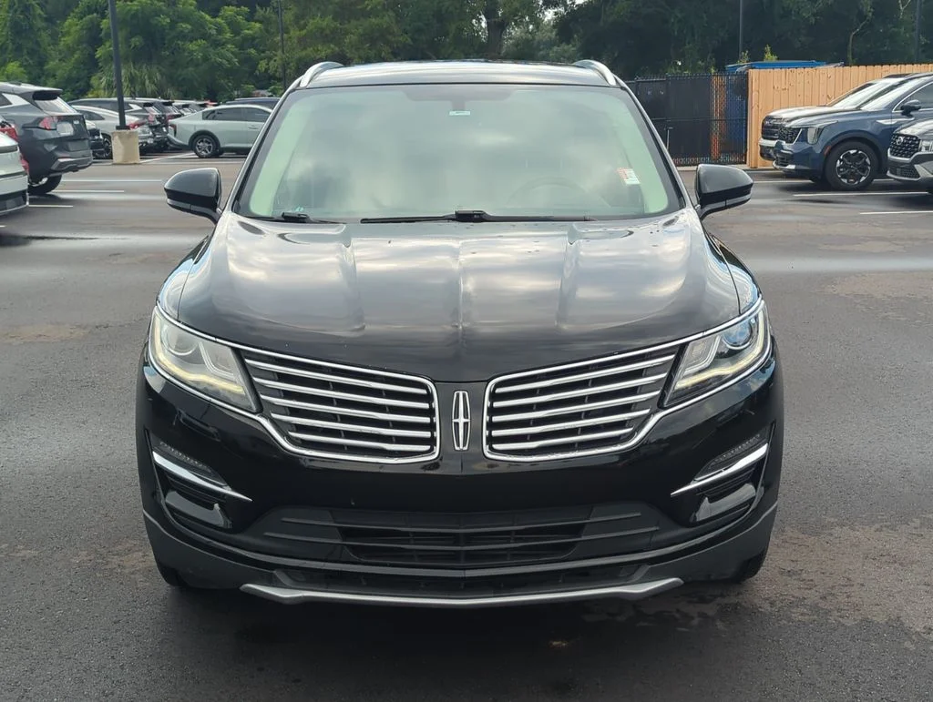 Used 2017 Black Lincoln Premiere image 10