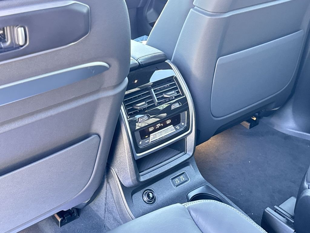 New 2027 Alpine White BMW xDrive40i image 23