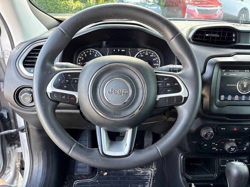 Certified Used 2018 Silver Jeep Latitude image 17