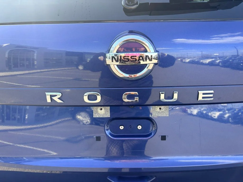 Used 2021 Blue Nissan S image 5