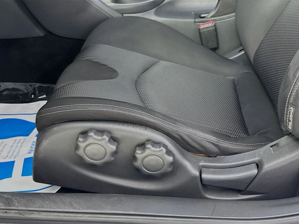 Used 2020 White Nissan Base image 22