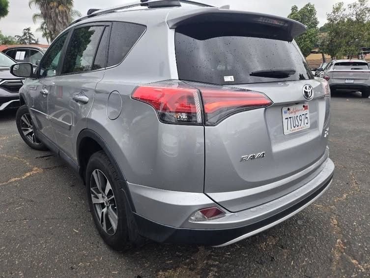 Used 2016 Silver Toyota XLE image 5