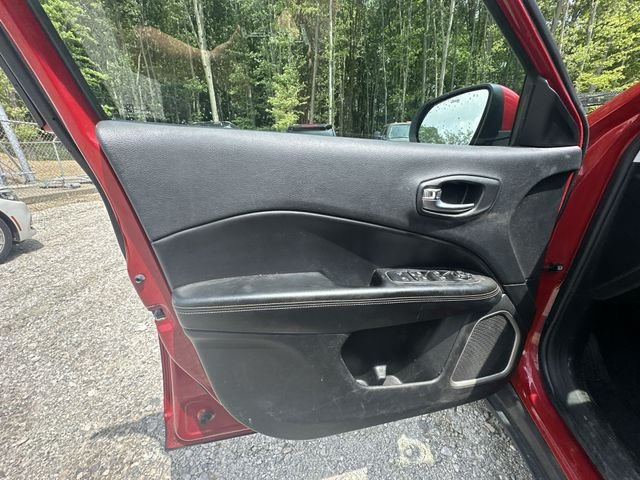 Used 2019 Red Jeep Latitude image 22