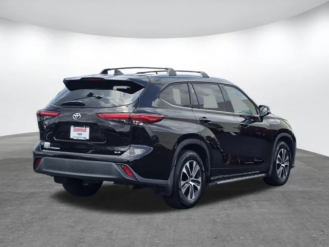 Used 2022 Black Toyota XLE image 4
