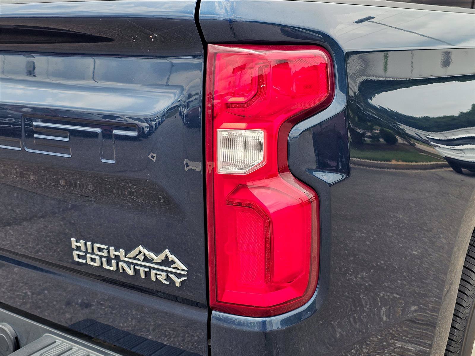 Used 2021 Northsky Blue Metallic Chevrolet High Country image 11