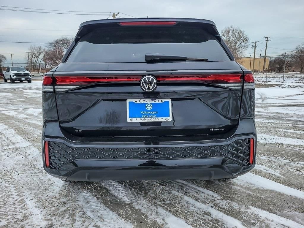 New 2026 Deep Black Pearl Volkswagen 2.0T SE R-Line Black image 4