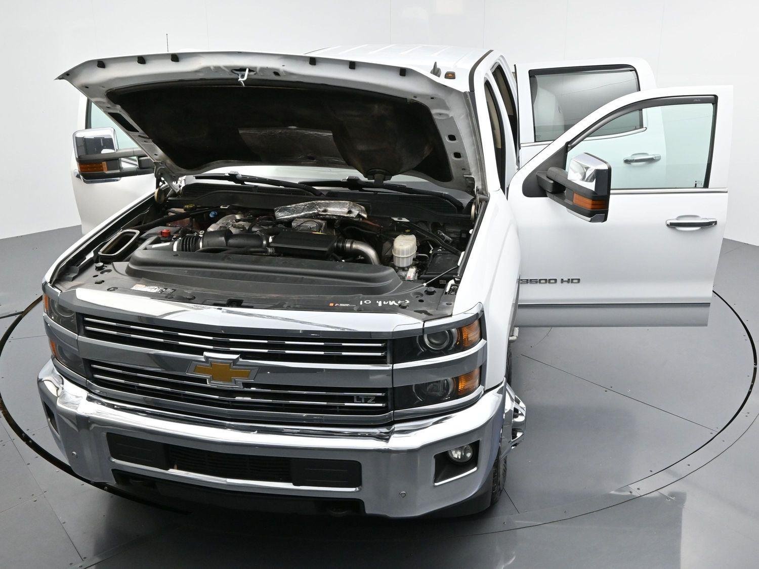 Used 2018 SUMMIT WHITE Chevrolet LTZ image 40