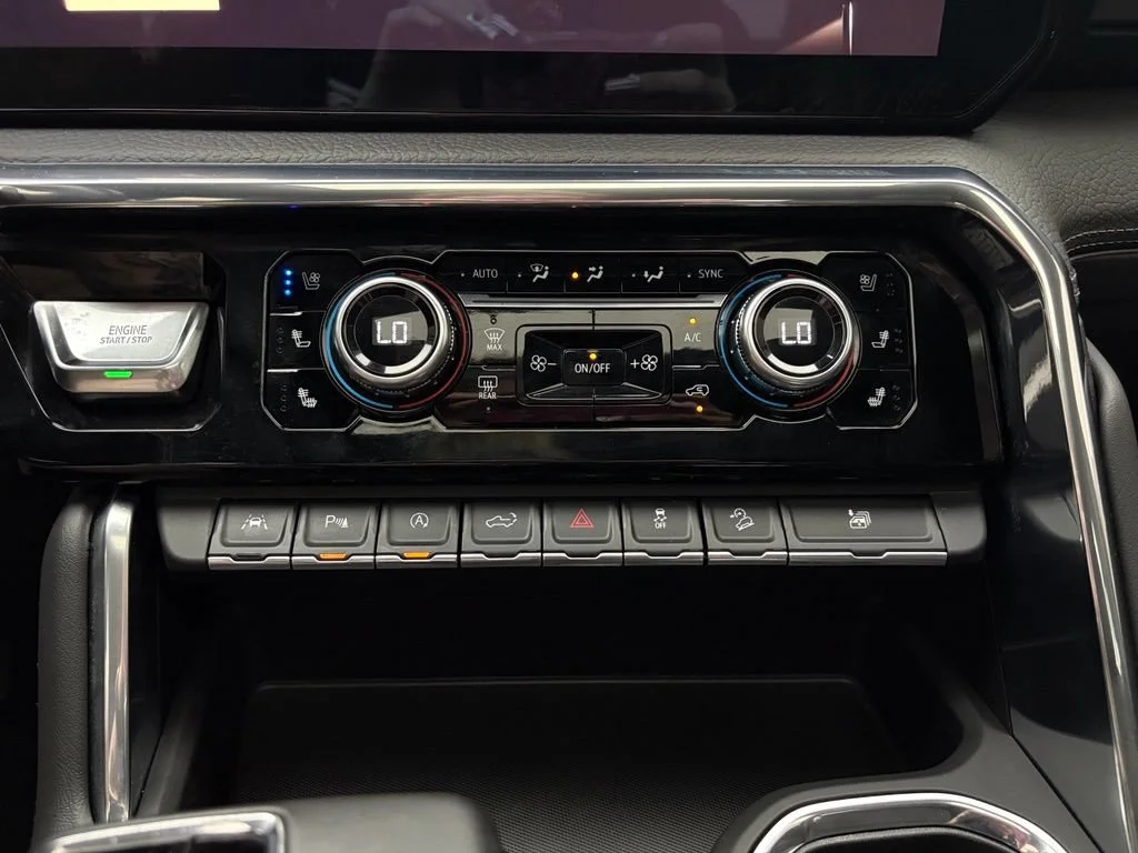 Used 2024 Onyx Black GMC Denali image 28