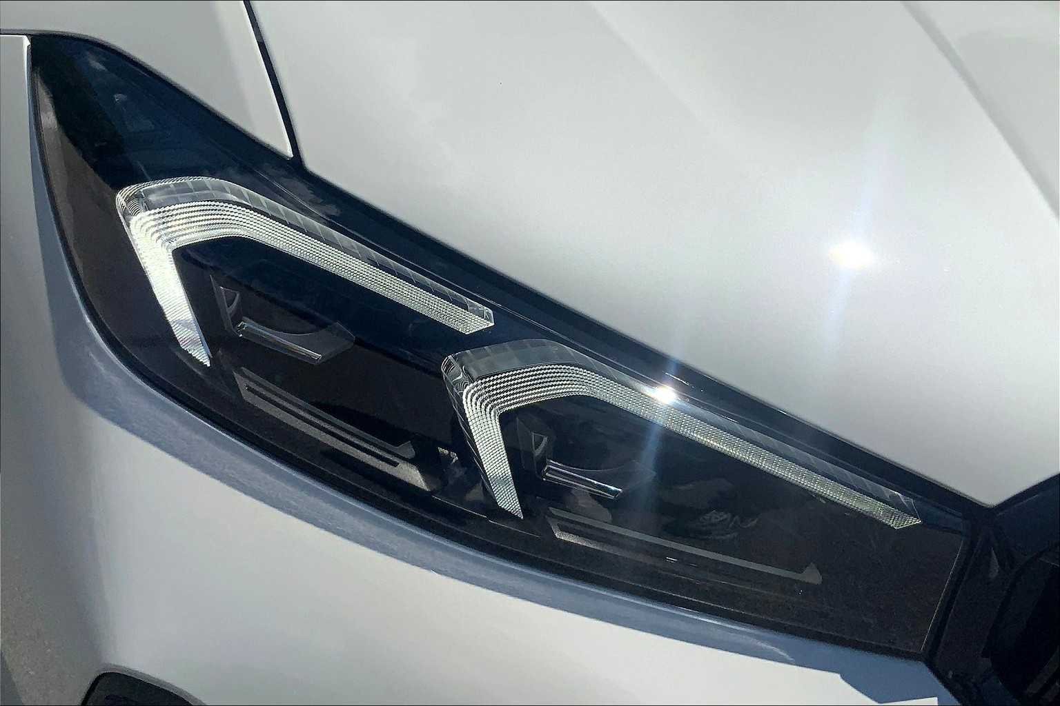 2025 BMW 3 Series 330i - Photo 13