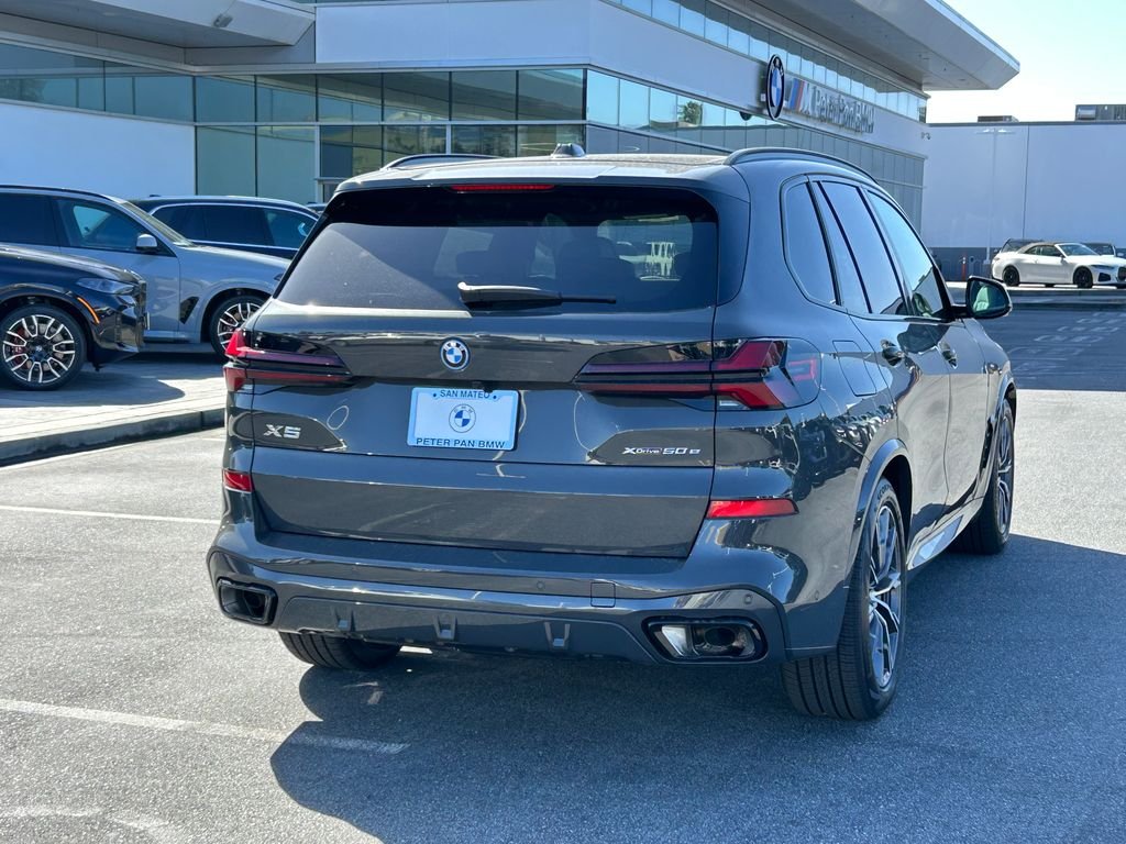 New 2026 Dravit Grey Metallic BMW xDrive50e image 5