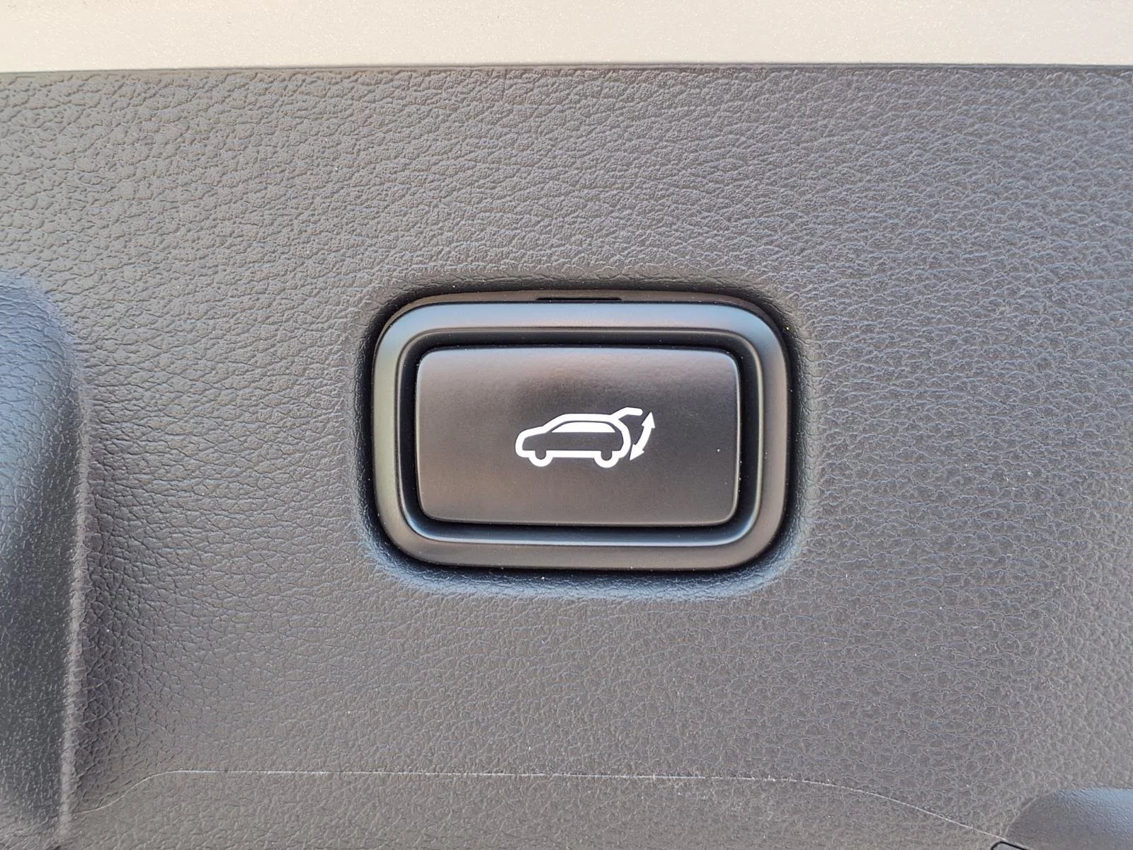 Used 2025 Wolf Gray Kia X-Line image 28
