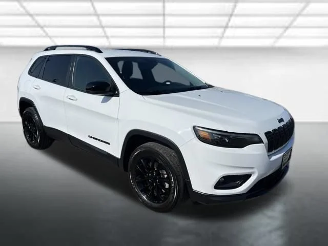 Used 2022 White Jeep Altitude 4x4 image 2
