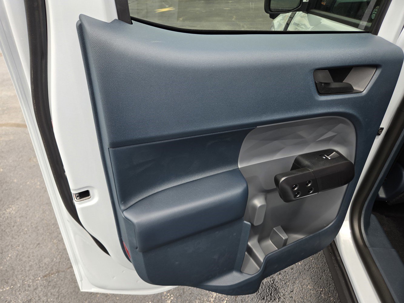 New 2026 Space White Metallic Ford LARIAT image 25