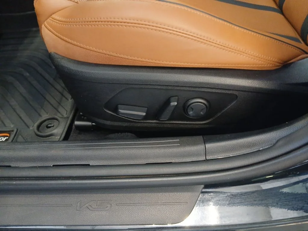 Used 2023 Black Kia GT image 25